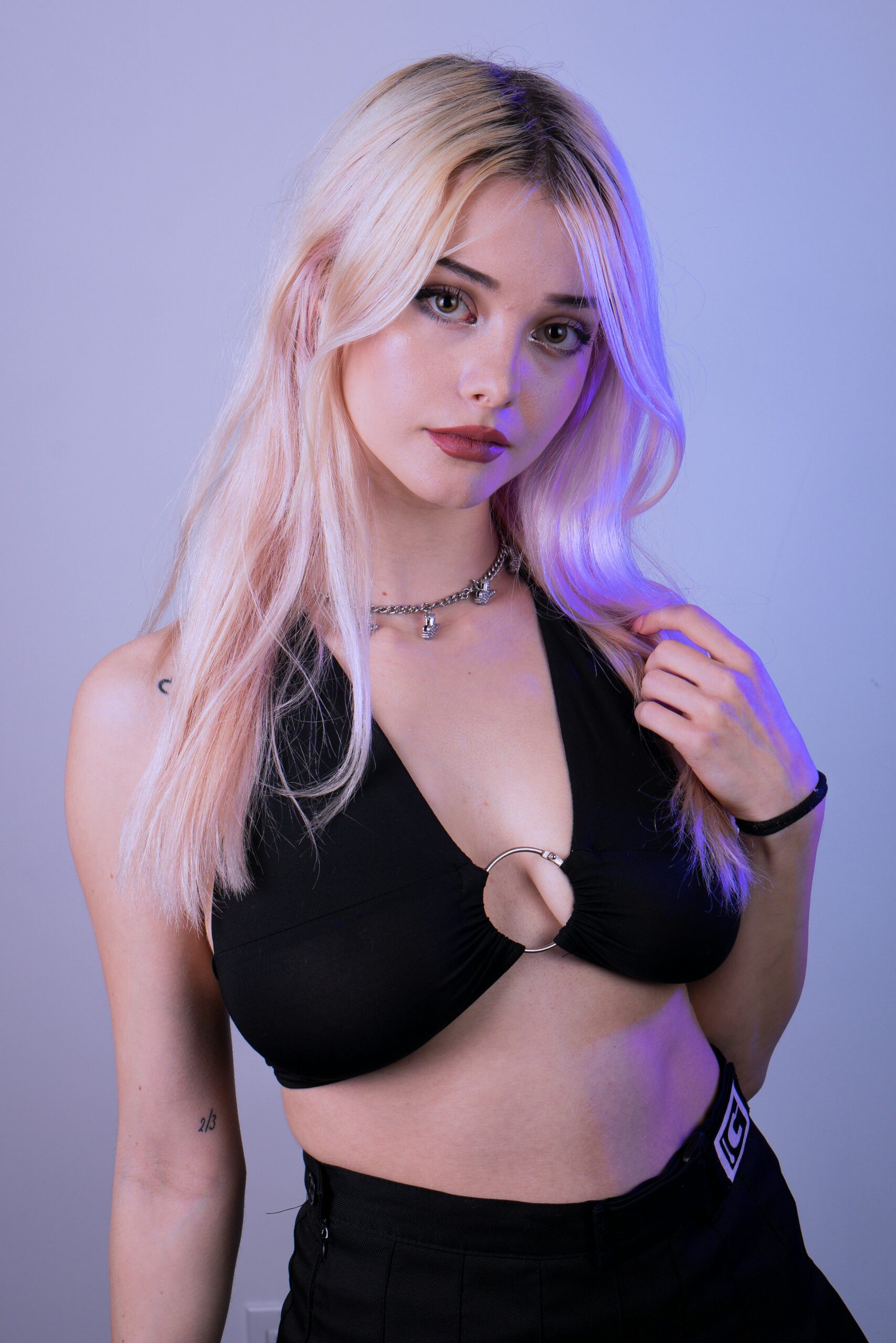 Hi guys, if you’re looking for a really slim, fair-skinned girl with a tight pussy…